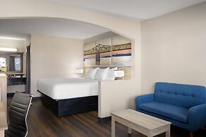 Days Inn & Suites by Wyndham Byram