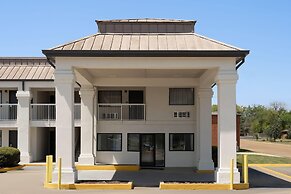 Days Inn & Suites by Wyndham Byram