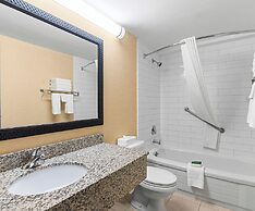 Travelodge by Wyndham Saskatoon