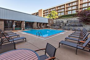 DoubleTree by Hilton Pittsburgh - Green Tree