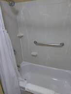 Baymont by Wyndham Madison Heights Detroit Area
