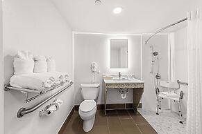 Comfort Inn & Suites Durham near Duke University