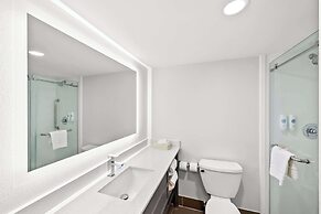 Comfort Inn & Suites Durham near Duke University