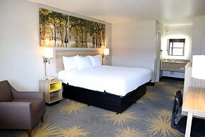 Days Inn by Wyndham Monroe LA