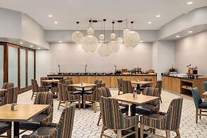 Doubletree by Hilton Fort Myers at Bell Tower Shops