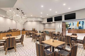 Doubletree by Hilton Fort Myers at Bell Tower Shops