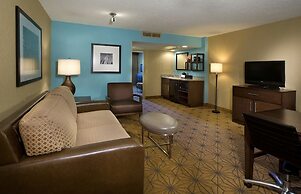Embassy Suites by Hilton Kansas City International Airport