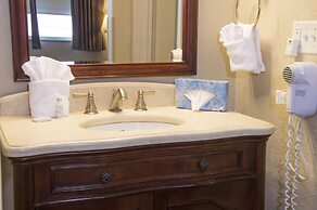 Lamplighter Inn & Suites - North