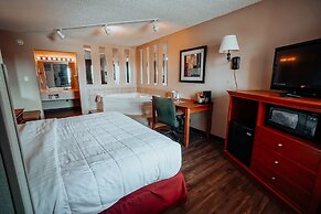 Lamplighter Inn & Suites - North