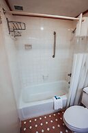 Lamplighter Inn & Suites - North