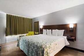 HomeTowne Studios By Red Roof Vero Beach - I-95