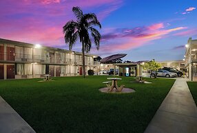 HomeTowne Studios By Red Roof Vero Beach - I-95