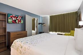 HomeTowne Studios By Red Roof Vero Beach - I-95