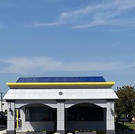 Days Inn by Wyndham Salina South