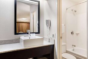 Super 8 by Wyndham Deerfield/Northbrook