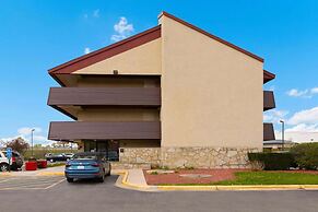 Super 8 by Wyndham Deerfield/Northbrook