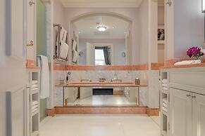 The Shelbourne, Autograph Collection