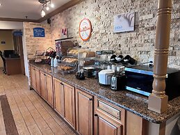 Howard Johnson by Wyndham Romulus Detroit Metro Airport