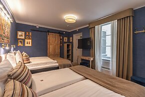 Lady Hamilton Hotel