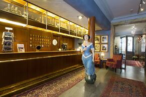 Lady Hamilton Hotel