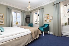 Lady Hamilton Hotel