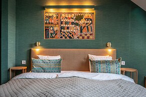 Lady Hamilton Hotel