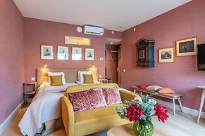 Lady Hamilton Hotel