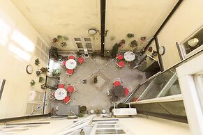 Lady Hamilton Hotel