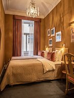 Lady Hamilton Hotel