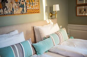 Lady Hamilton Hotel