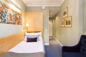 Lady Hamilton Hotel