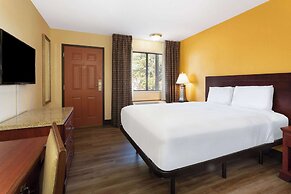 Travelodge by Wyndham Albuquerque East