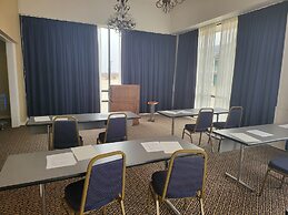 Blue Ribbon Inn and Suites