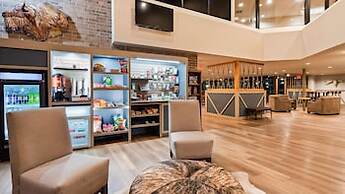 Best Western Plus Saddleback Inn & Conference Center