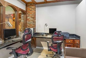 Best Western Plus Governor's Inn