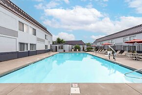 Best Western Plus Bridgeport Inn