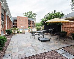 Rodeway Inn & Suites Williamsburg Central