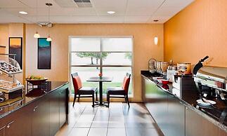 MainStay Suites Appleton Airport - Fox River Mall Area