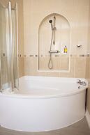 New Holmwood Hotel
