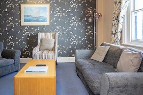 New Holmwood Hotel