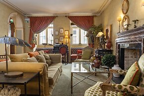 As Janelas Verdes Inn, a Lisbon Heritage Collection
