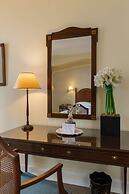 As Janelas Verdes Inn, a Lisbon Heritage Collection