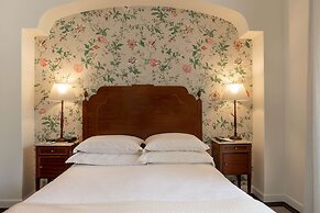 As Janelas Verdes Inn, a Lisbon Heritage Collection