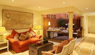 As Janelas Verdes Inn, a Lisbon Heritage Collection