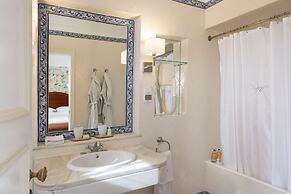 As Janelas Verdes Inn, a Lisbon Heritage Collection