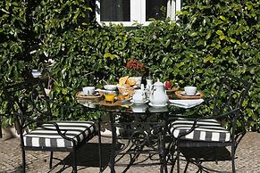 As Janelas Verdes Inn, a Lisbon Heritage Collection