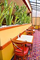 MCM Eleganté Hotel & Suites