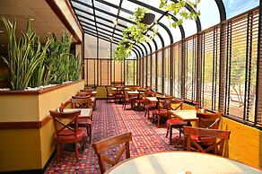 MCM Eleganté Hotel & Suites