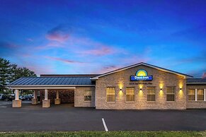 Days Inn by Wyndham Frederick