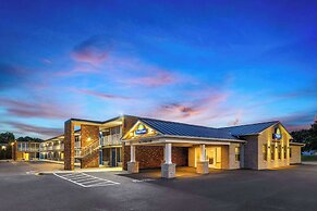 Days Inn by Wyndham Frederick